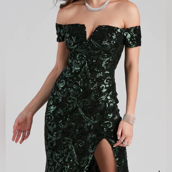 Windsor Dresses & Skirts - Windsor Carter Sequin A-Line Prom Dress size XS